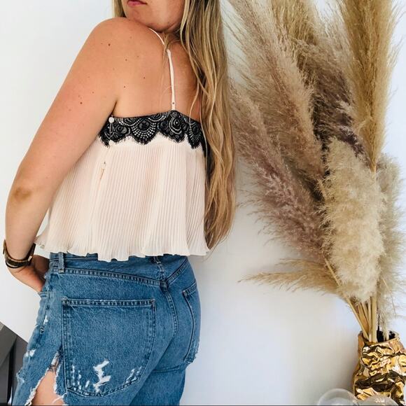 NEW FP FREE PEOPLE Cream Lace Accordion Pleated Tank Top Cami Lingerie Blouse L - Picture 3 of 7